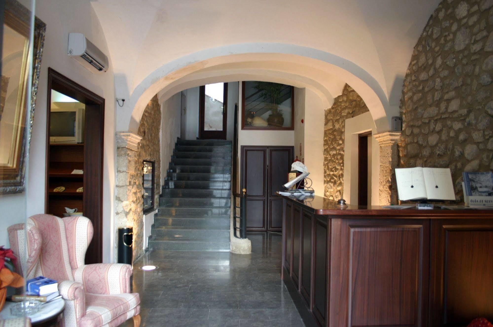 Hotel Comte Tallaferro Besalu Luaran gambar